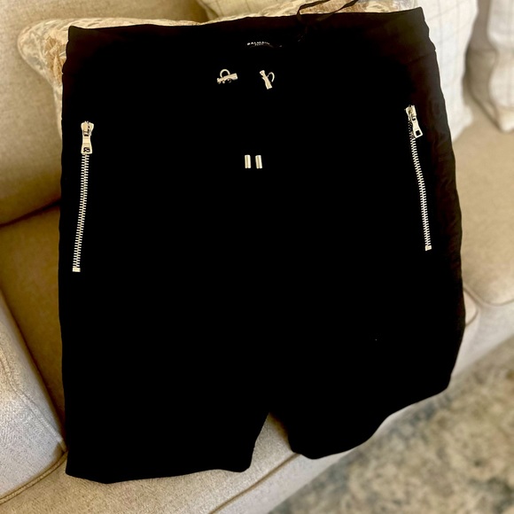 BALMAIN EMBOSSED BERMUDA SHORTS - BLACK - Picture 3 of 9